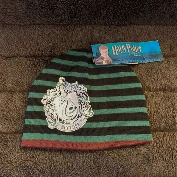 NWT Harry Potter Slytherin Gryffindor Reversible Knit Beanie Winter Hat - Picture 1 of 2